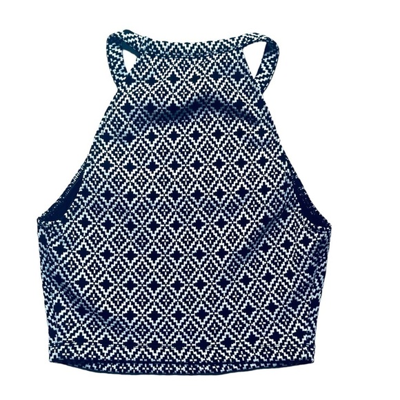 DYNAMITE halter crop top size XS in Black and White Diamond Geometric Pattern - Picture 4 of 10